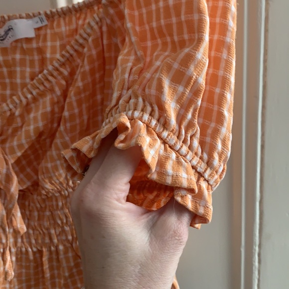 Orange and white crop top with balloon sleeves. - Picture 3 of 6